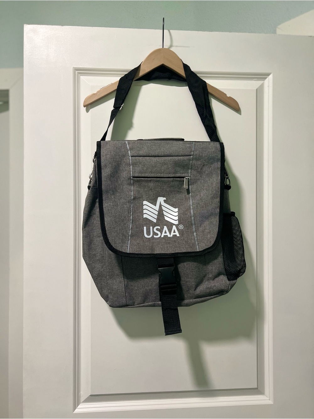 Leeds USAA Urban Messenger Laptop Bag